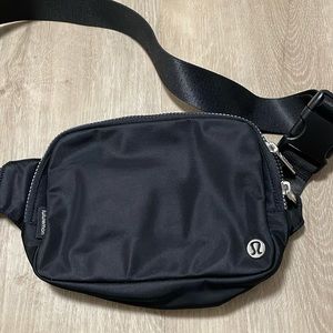 Lululemon everywhere belt bag